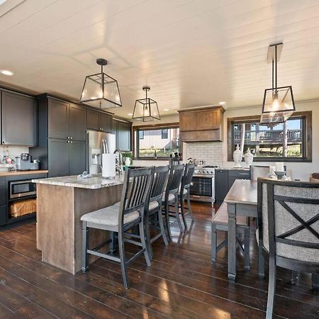 Вилла Altitude Adjustment- Panoramic Views, Sleeps 12 Lead Экстерьер фото