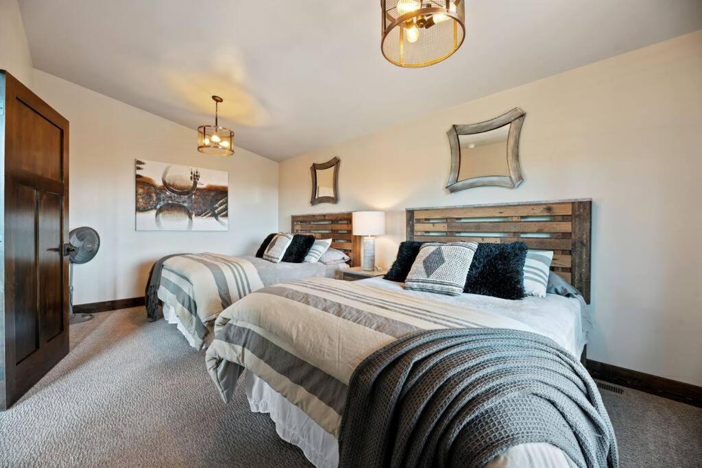 Вилла Altitude Adjustment- Panoramic Views, Sleeps 12 Lead Экстерьер фото