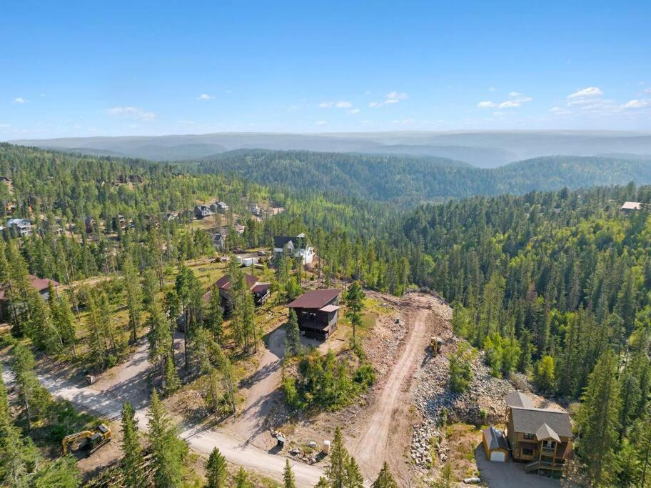 Вилла Altitude Adjustment- Panoramic Views, Sleeps 12 Lead Экстерьер фото